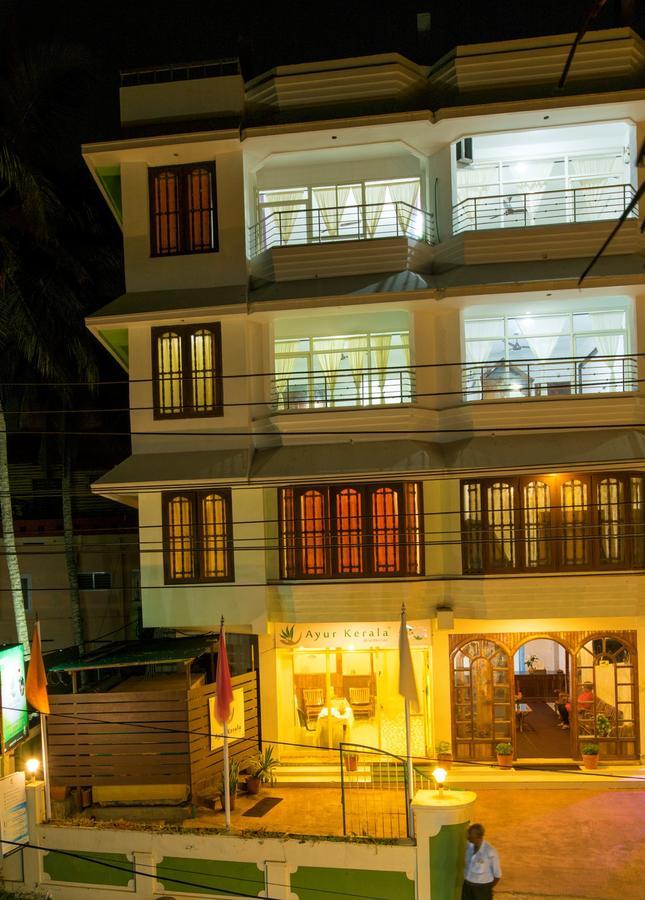 Surya Beach Resort Kovalam Kültér fotó